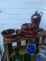Weinkiste,Weinkrug,grünes Glas,Keramik